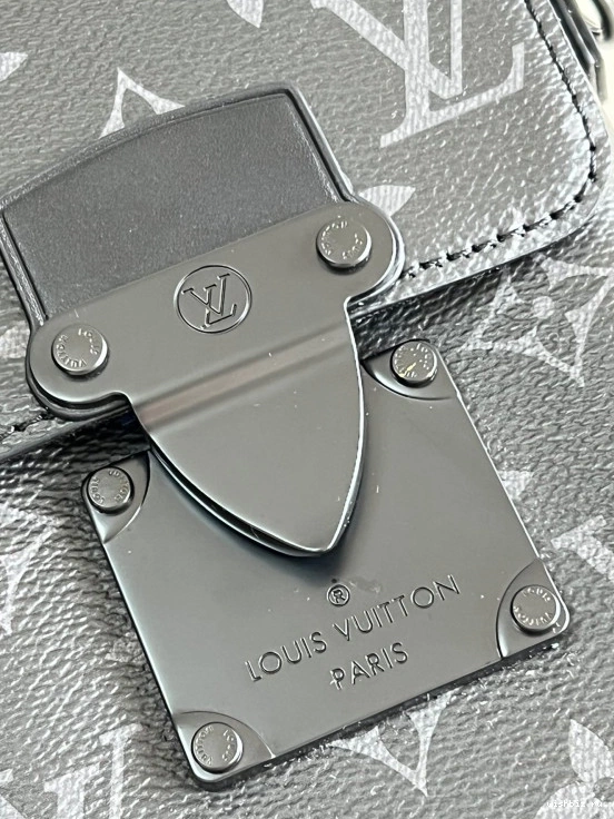 WIS WEARABLE VERTICAL WALLET LOUIS S-LOCK VUITTON 0923